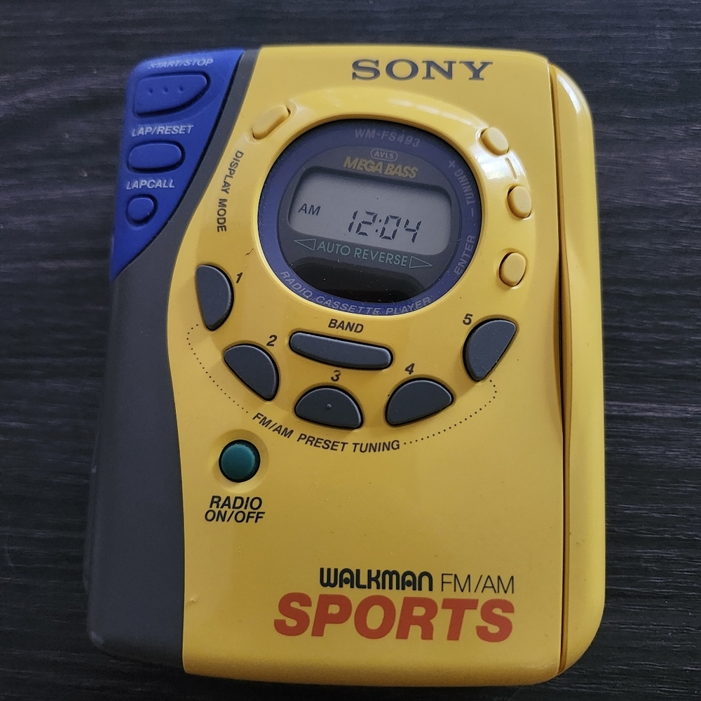 SONY Walkman WM-FS493 Sports Radio Cassette‎ Player Missing Back Cilp.